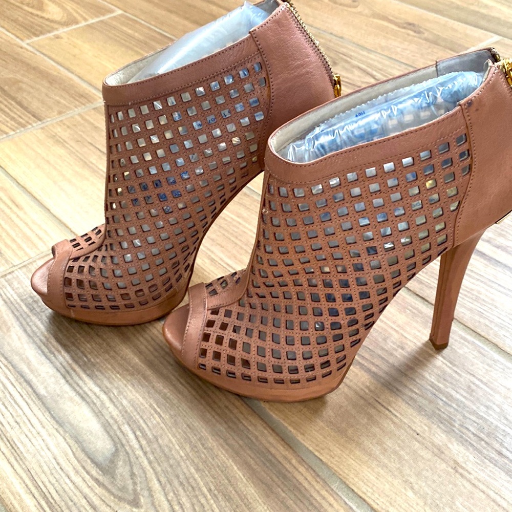 Michael Kors Nude cage Heel- Size 10